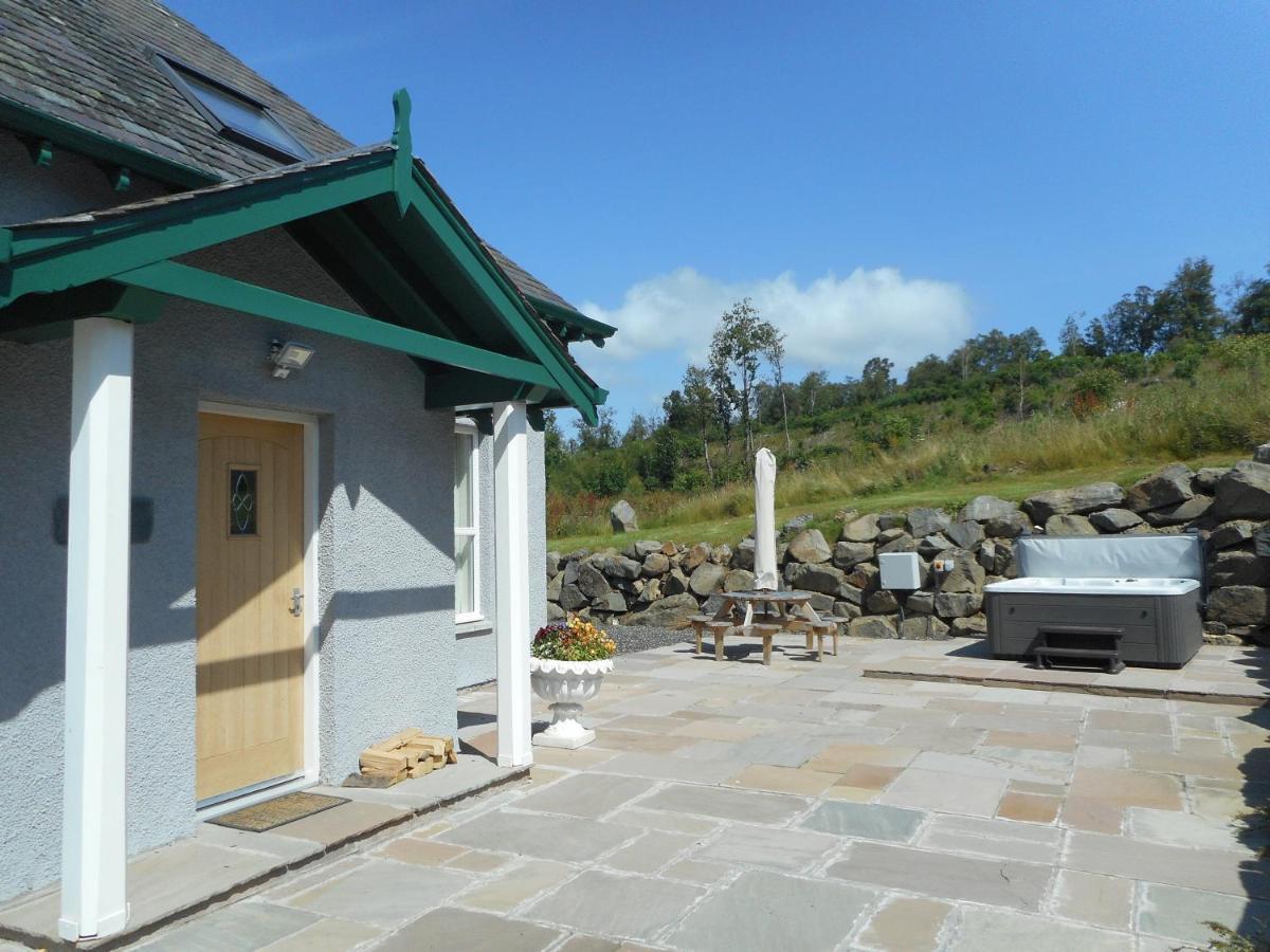 Rose With Hot Tub Holiday home Cray (Perthshire)